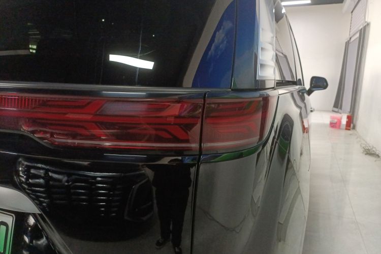 腾势D9 2022款 EV 600 四驱旗舰型车身外观9