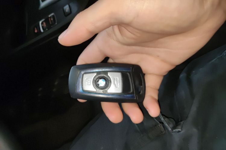 宝马3系 2017款 320Li M运动型中控内饰7001