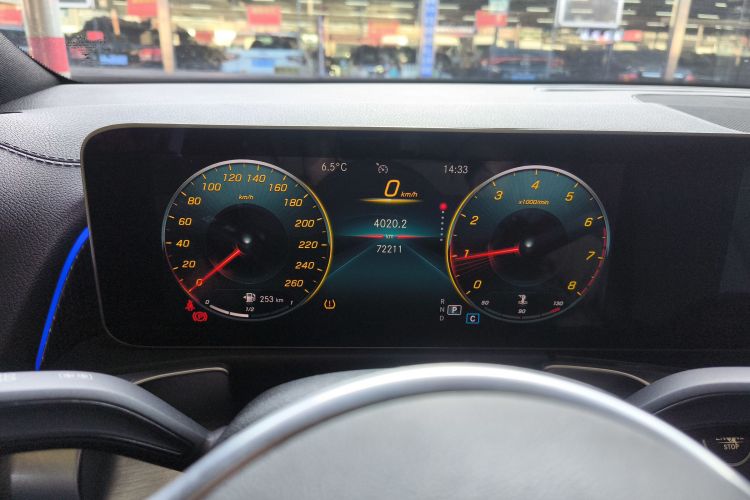 奔驰GLB 2020款 GLB 200 动感型中控内饰14