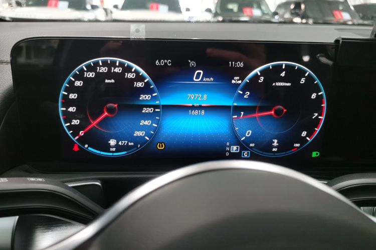 奔驰GLB 2023款 改款 GLB 200 动感型中控内饰14