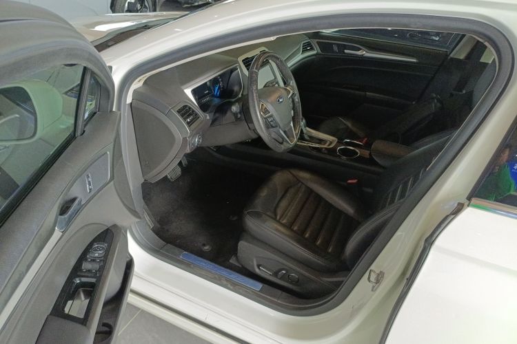 福特 蒙迪欧 2013款 1.5L GTDi180时尚型中控内饰20