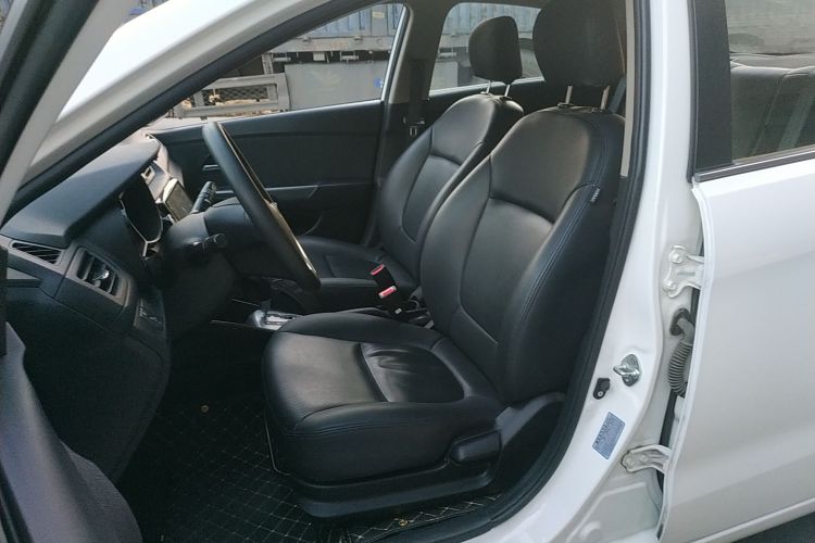 起亚K2 2015款 三厢 1.4L AT GLS局部细节19