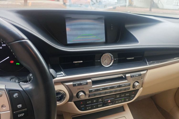 雷克萨斯ES 2013款 300h 精英版局部细节16