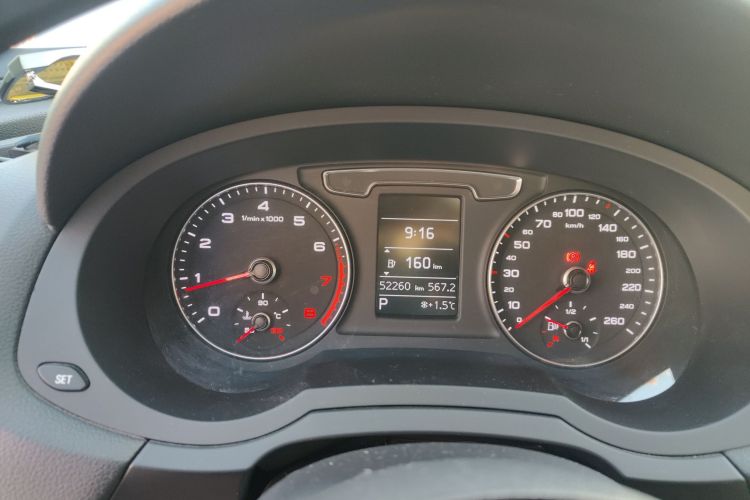 奥迪Q3 2018款 30 TFSI 时尚型典藏版中控内饰14