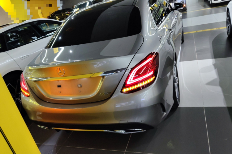 奔驰C级 2020款 改款 C 260 L 运动版车身外观6