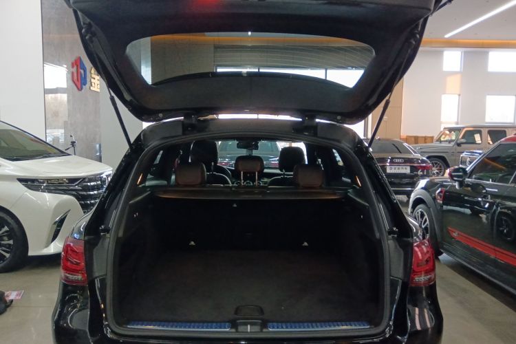 奔驰GLC AMG 2022款 AMG GLC 43 4MATIC机舱底盘23