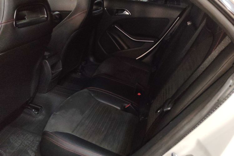 奔驰CLA 2018款 CLA 220 4MATIC中控内饰21