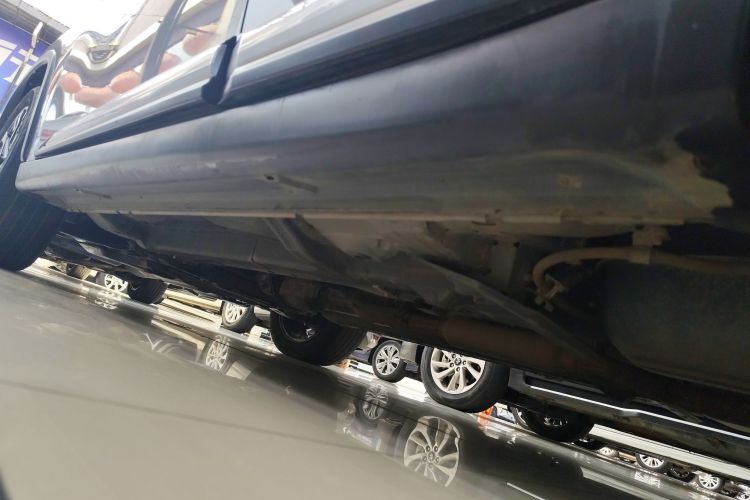 三菱 欧蓝德 2019款 2.4L 四驱致享版 7座 国VI机舱底盘30