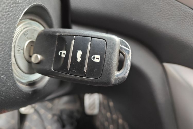 长安 逸动 2015款 1.6L 手动俊酷型 国V中控内饰11