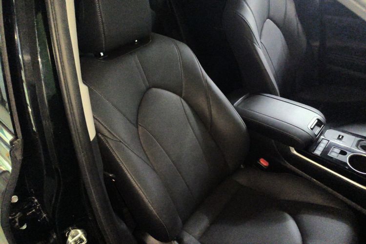 丰田 汉兰达 2022款 双擎 2.5L 四驱豪华版 7座局部细节41