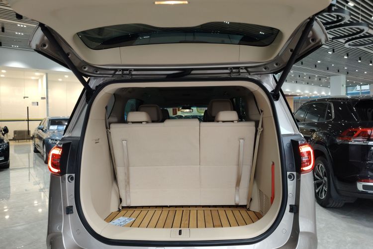 别克GL8 2023款 ES陆尊 豪华型机舱底盘23