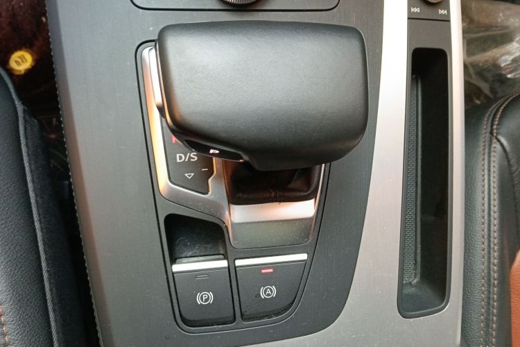 奥迪Q5L 2020款 改款 40 TFSI 荣享时尚型中控内饰18