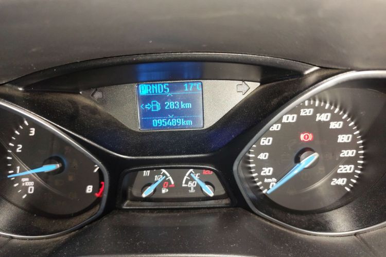 福特 福克斯 2012款 两厢 1.6L 自动风尚型中控内饰15