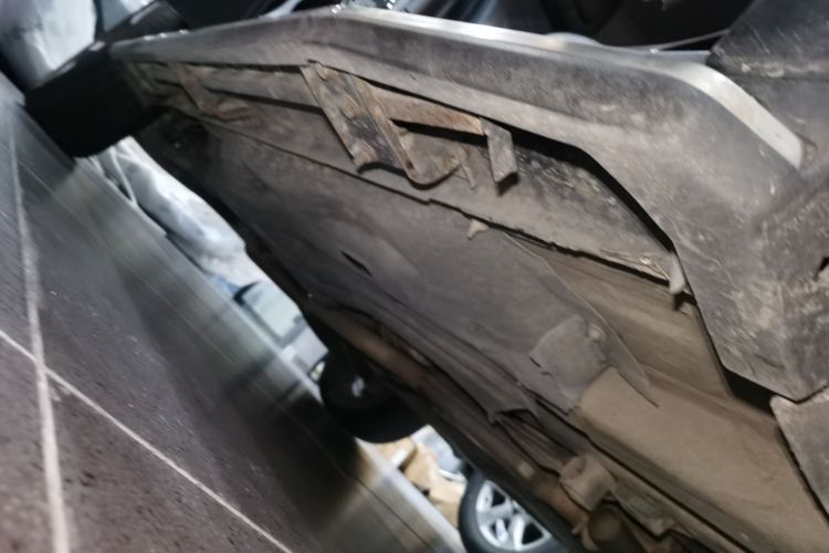 Jeep 自由光 2019款 2.0T 四驱探享版+自动驾驶智慧包 国V局部细节9001