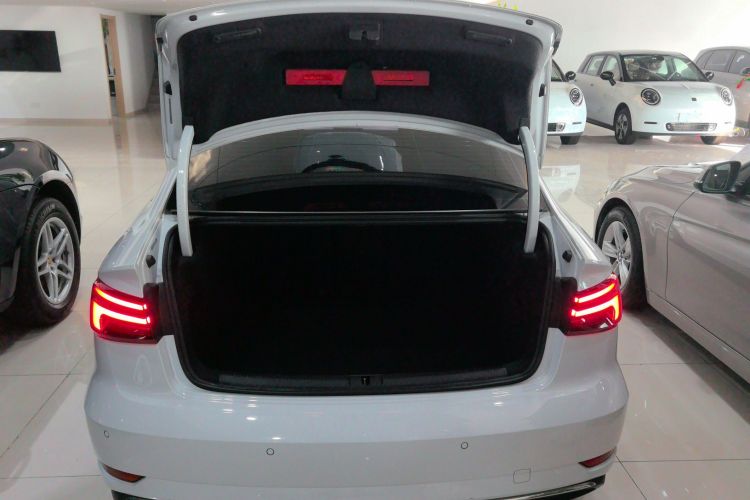 奥迪A3 2020款 改款 Limousine 35 TFSI 进取型 国VI机舱底盘23