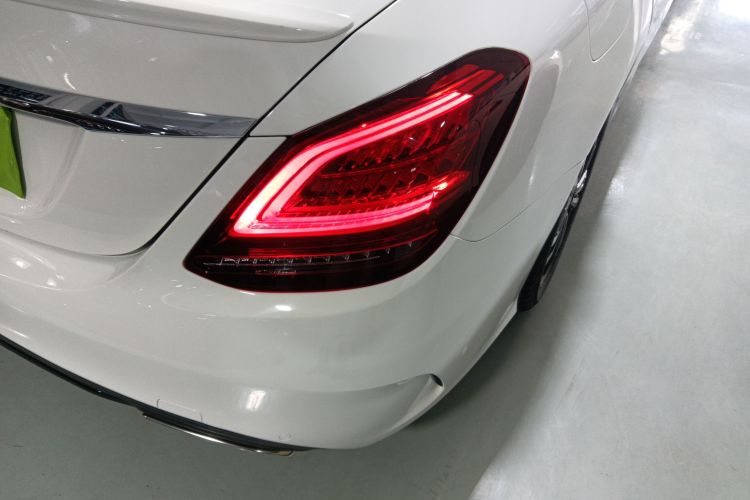 奔驰C级 2019款 C 260 运动版车身外观9