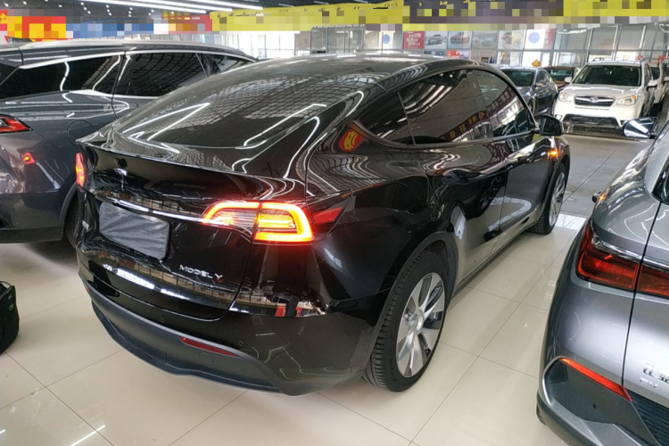 特斯拉 Model Y 2022款 改款 后轮驱动版车身外观7