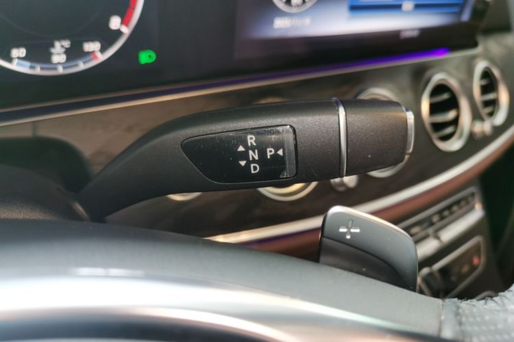 奔驰E级 2017款 E 300 L 运动豪华型局部细节18