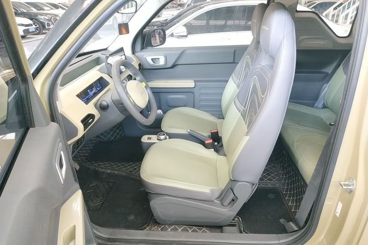 吉利银河 2024款 200km 熊猫骑士中控内饰19