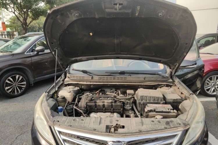 长安 逸动 2015款 1.6L 自动豪华型机舱底盘24