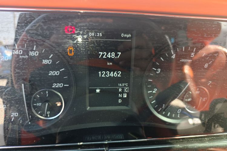 奔驰 威霆 2021款 2.0T 精英版 7座中控内饰15