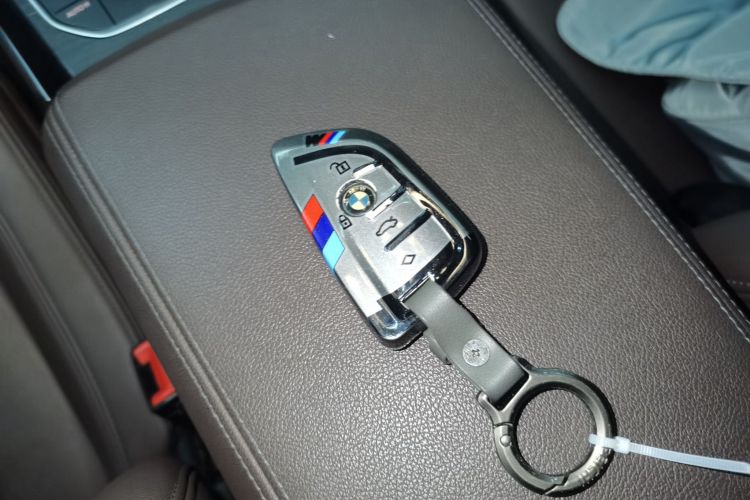 宝马3系 2020款 325i M运动套装中控内饰11