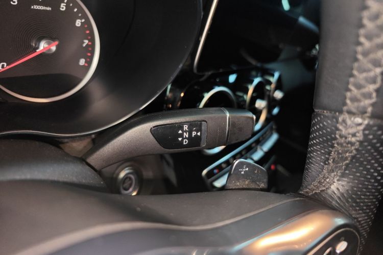 奔驰C级 2019款 C 260 运动版中控内饰18