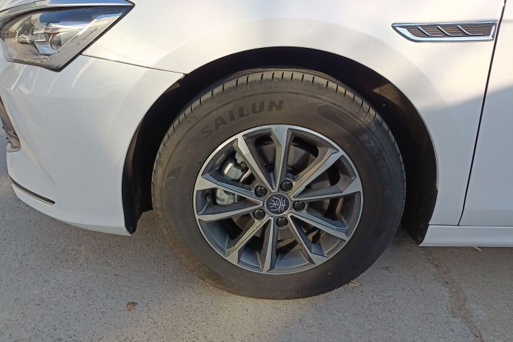 比亚迪 秦PLUS 2024款 荣耀版 DM-i 55KM领先型车身外观6007