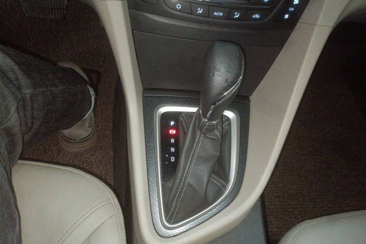 别克 英朗 2019款 15T 双离合互联精英型 国V中控内饰18