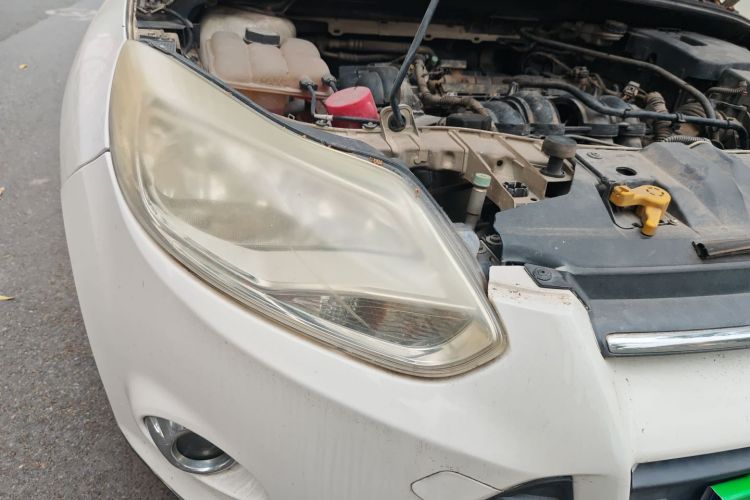 福特 福克斯 2012款 三厢 1.6L 自动风尚型车身外观6006