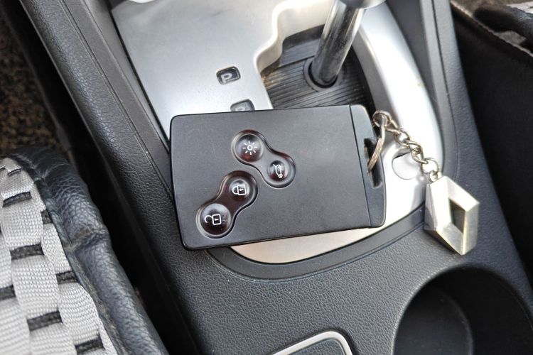 雷诺 风朗 2013款 2.0L 时尚版中控内饰7001