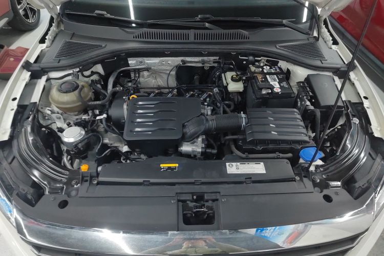 大众 朗逸 2021款 1.5L 自动舒适版机舱底盘24