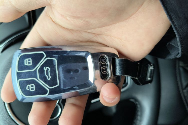 奥迪A4L 2018款 30周年年型 40 TFSI 进取型中控内饰11