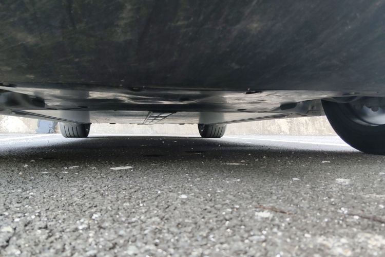 特斯拉 Model Y 2023款 后轮驱动版局部细节9008