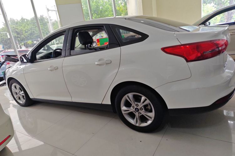 福特 福克斯 2018款 三厢经典 1.6L 自动舒适型智行版车身外观6003