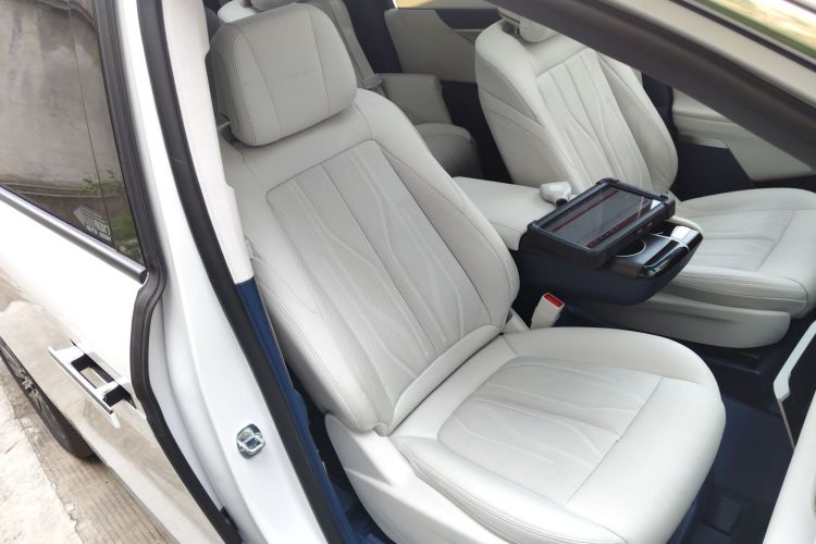 别克GL8新能源 2024款 陆尊 奢享版 6座局部细节41