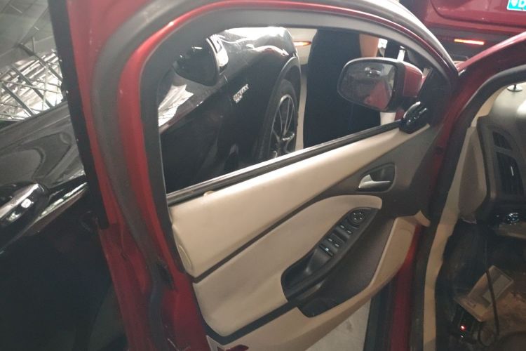 福特 福克斯 2012款 三厢 1.6L 自动舒适型中控内饰7007