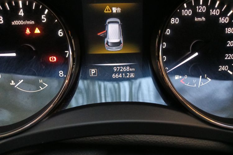 日产 奇骏 2015款 2.5L CVT领先MAX版 4WD中控内饰15