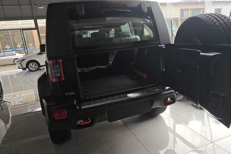 北京越野 北京BJ40 2024款 2.0D 刀锋英雄荣耀版机舱底盘23