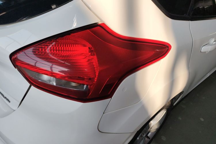 福特 福克斯 2017款 两厢 1.6L 自动舒适型智行版车身外观9