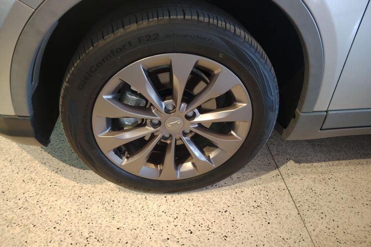 吉利几何C 2022款 蓝莓C400车身外观6002