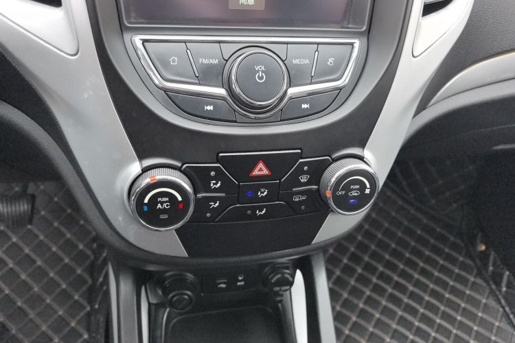 长安CS35 2016款 1.6L 手动豪华型 国IV中控内饰16