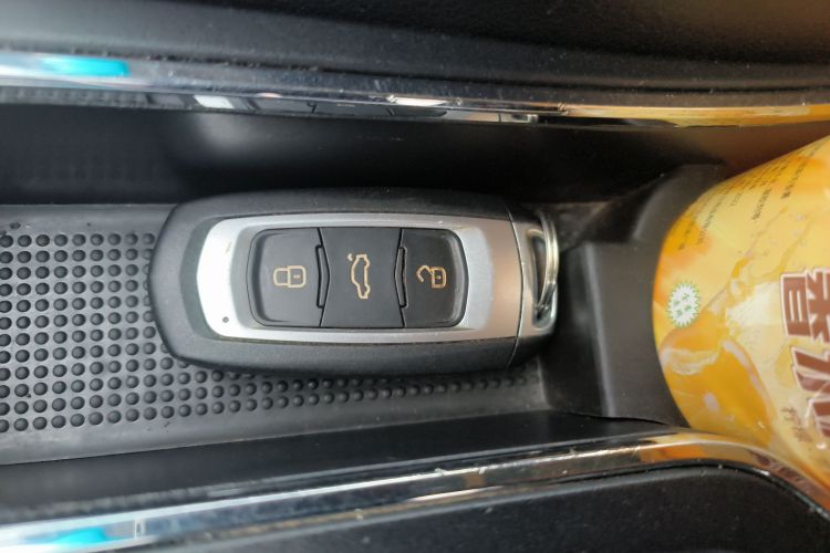 吉利汽车 帝豪 2017款 三厢百万款 1.5L 手动向上版中控内饰11