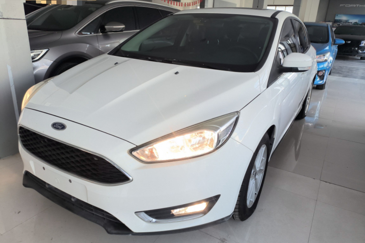 福特 福克斯 2017款 两厢 1.6L 自动风尚型智行版车身外观1