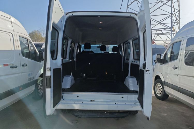 江铃福顺 2023款 2.0T 自动短轴中顶商运型多功能乘用车6座机舱底盘23