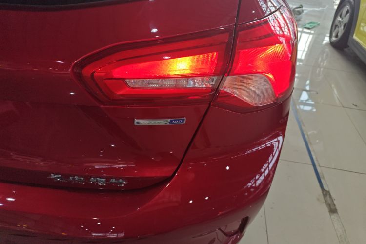 福特 福克斯 2020款 两厢 EcoBoost 180 自动锋潮型车身外观6006