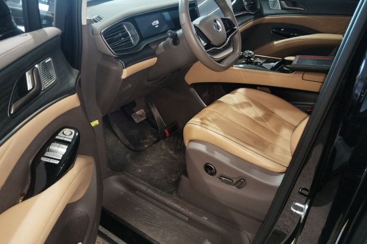 腾势D9 2022款 DM-i 970 四驱尊荣型中控内饰20