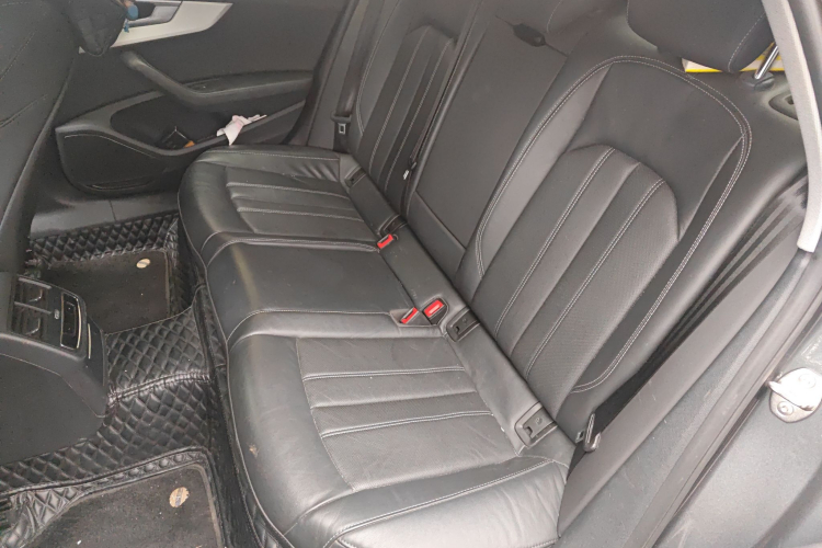 奥迪A4L 2022款 40 TFSI 时尚动感型中控内饰21