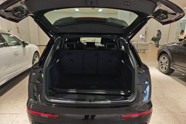 奥迪Q5L 2024款 45 TFSI 豪华动感型机舱底盘23