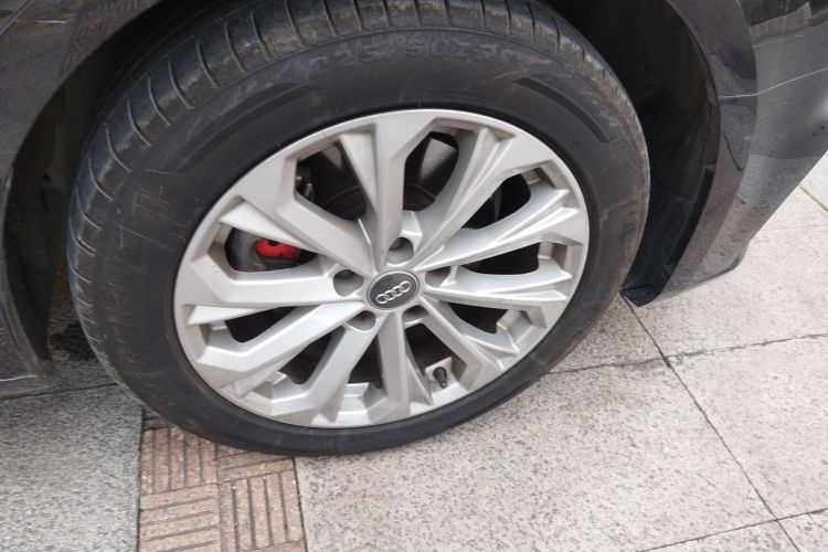 奥迪A4L 2019款 40 TFSI 进取型 国VI车身外观10